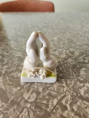 Source Unknown White Ceramic Praying Hands Figurine with Floral Accent